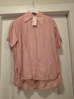 NWT Besico Pink Short Sleeve High-Low Button Down Blouse Top - Size Small